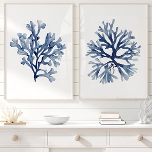 Decorazione murale Ocean Navy Corals - Decorazione minimalista per la casa in stile spiaggia, set di 2 stampe, arte moderna costiera per interni eleganti