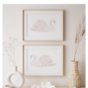 Swan Wall Art Prints - 2er-Set extra große Schwäne - Minimalistische Wandkunst | Aquarell Horizontale Pastelfarbene Vogel Gemälde für Kinderzimmer Dekor