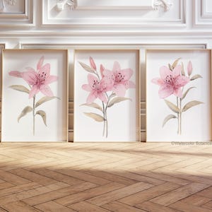 Pink Lily Wall Art - Stampe floreali per la cameretta dei bambini - Set di 3 stampe di fiori ad acquerello - Decorazione per la cameretta delle bambine - Opere d'arte botaniche per la cameretta dei bambini
