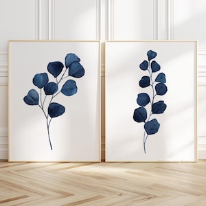 Eucalipto acquerello in blu navy, dipinto botanico minimalista, arredamento moderno per camera da letto, set di 2 stampe, poster di belle arti, Hamptons Art