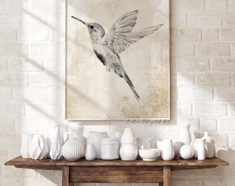 Lámina de colibrí negro en vuelo, arte de aves vintage, decoración de pared neutra de estilo rústico moderno.