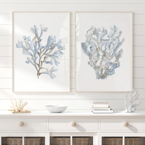 Set di 2 stampe nautiche blu pastello, arte marina minimalista ad acquerello, decorazione murale costiera, arte nautica blu cielo, coralli oceanici