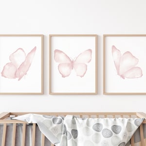 Juego de arte mural de mariposas rosas: láminas para habitación de bebé niña en rosa empolvado. Juego de 3 ilustraciones en acuarela giclée. Arte para habitación de bebé niña.