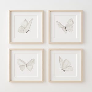 Set di 4 farfalle neutre, set di 4 stampe neutre, decorazione da parete per la cameretta dei bambini, dipinto minimalista, farfalla acquerello, poster per la cameretta delle bambine