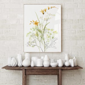 Stampa artistica astratta di fiori selvatici gialli – Arte murale botanica ad acquerello – Illustrazione della natura floreale verde tenue, arredamento moderno per fattoria