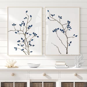 Minimalistische blaue botanische Wandkunst - Set von 2 modernen Aquarelldrucken - Japandi Zweig Kunstwerk für Wohn- oder Schlafzimmer Dekor