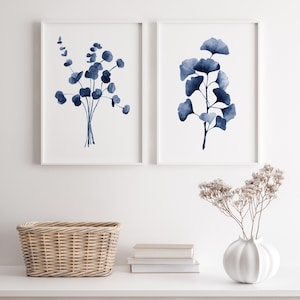 Dittico blu scuro, fascio di eucalipto, ramo di ginkgo, decorazione murale minimalista blu navy, grande poster botanico di belle arti dell'artista