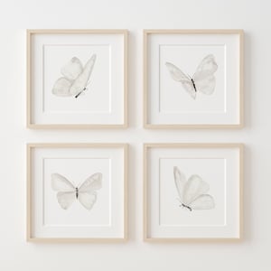 Witte 4 vlinders, set van 4 neutrale prints, kunst aan de muur kinderkamer, minimalistisch schilderij, aquarel vlinder, fijne poster, babymeisje kinderkamer