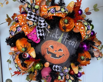 Trick or treat, Halloween, Halloween wreath, Round Top Collection, Jackolantern, pumpkins, candy corn, October, Samhain