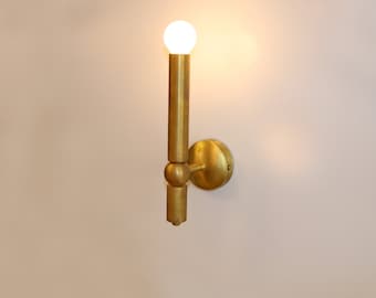 Lámpara de pared de latón con forma de vela, aplique de tocador, aplique de pared artístico - Modelo vela, Ranor Lighting Design #536