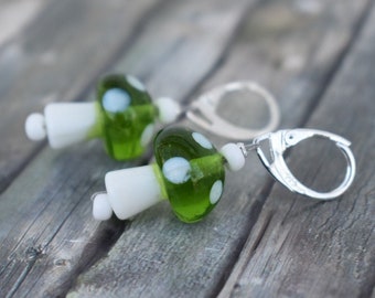 Earrings / 925 silver / earrings woman / glass bead earrings 'lucky mushrooms green / white'