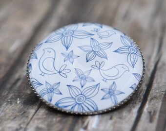 Brooch / Badge / Pin / Button 'Daffodils / Spring / Birds / Easter'