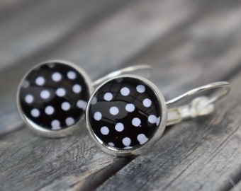 Ohrringe / Ohrschmuck / Hängeohrringe / Pünktchenohrringe 'Polkadots schwarz / weiß'