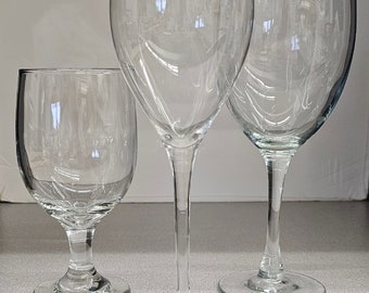Eklektisches Set aus 3 Weingläsern