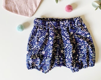 Bloomers, short baby pants, baby pants with flowers in dark blue.