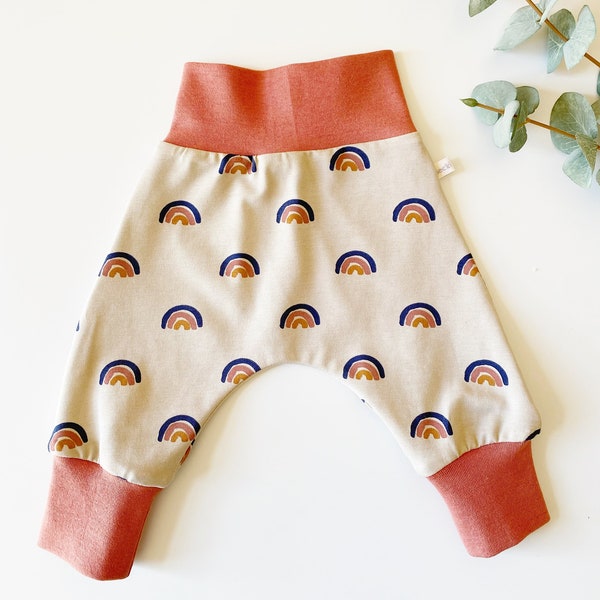 Babyhose, Pumphose aus Baumwolljersey mit Regenbogen