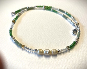 Perlenkette, grün-weißfarbene Halskette, Süßwasserperlen, Rocailles, Geschenk