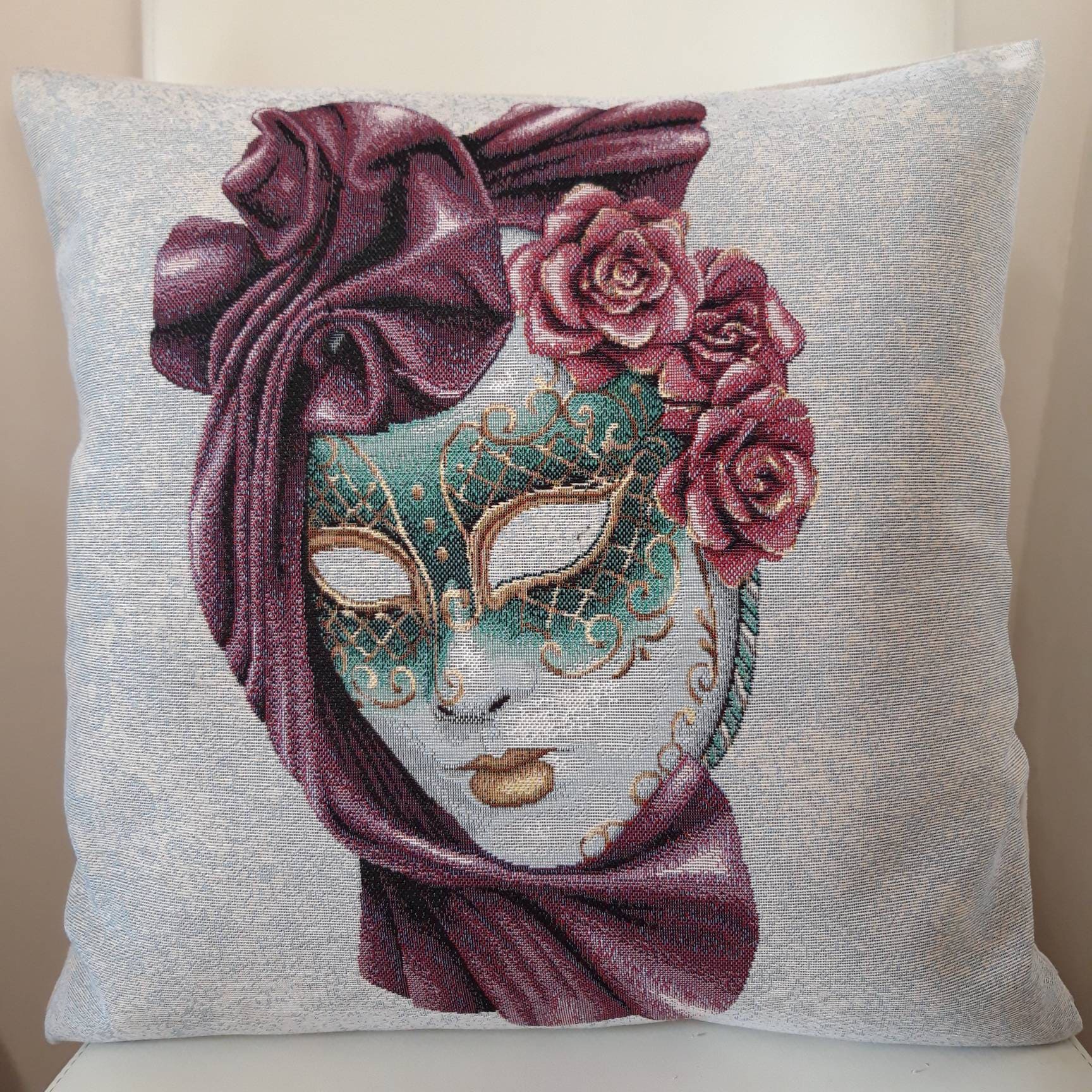 Housse de Coussin Tapisserie Jacquard Masque Venise 45x45 cm. Déco D Intérieur Tendance - Déco Créma