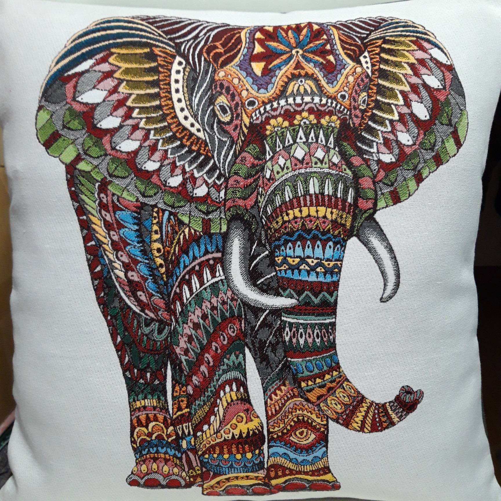 Housse de Coussin Tapisserie Jacquard Éléphant Pumba 45x45 cm Déco d'intérieur Tendance - Déco Créma