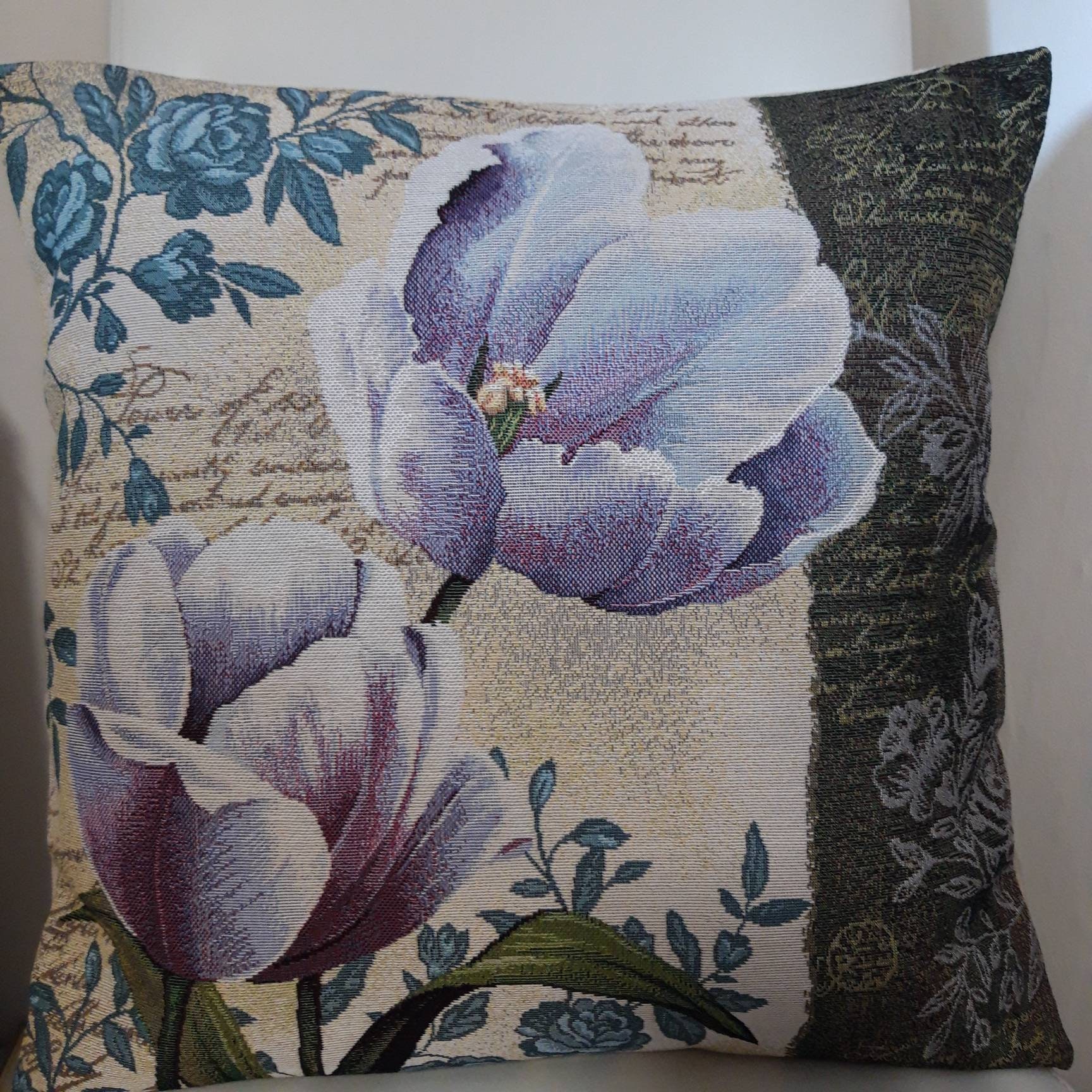 Housse de Coussin Tapisserie Jacquard Tulipes Mauves 45x45 cm. Déco d'intérieur Tendance - Déco Crém