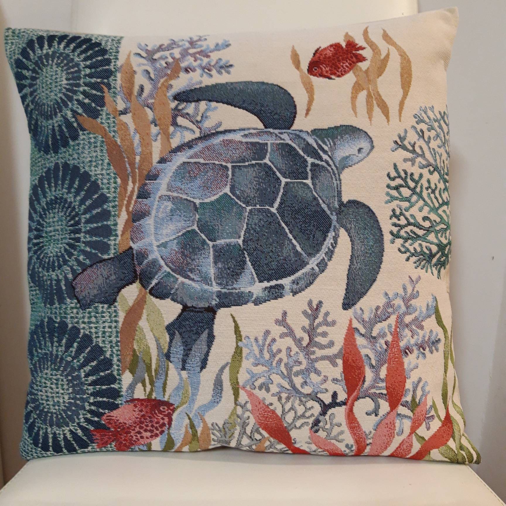 Housse de Coussin Tapisserie Jacquard Tortue 2 45x45 cm. Déco d'intérieur Tendance - Déco Crémaillèr
