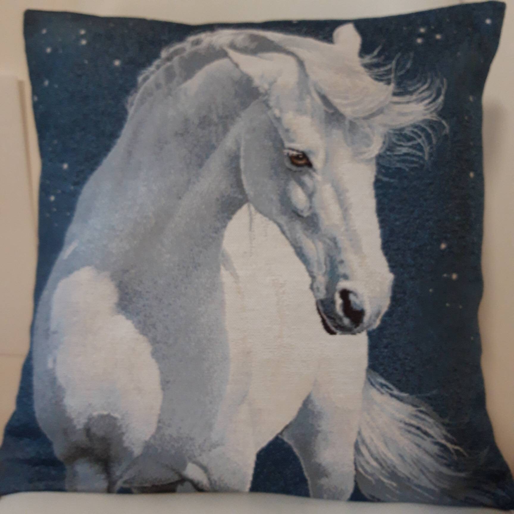 Housse de Coussin Tapisserie Jacquard Cheval Blanc 45x45 cm. Déco d'intérieur Tendance - Déco Crémai