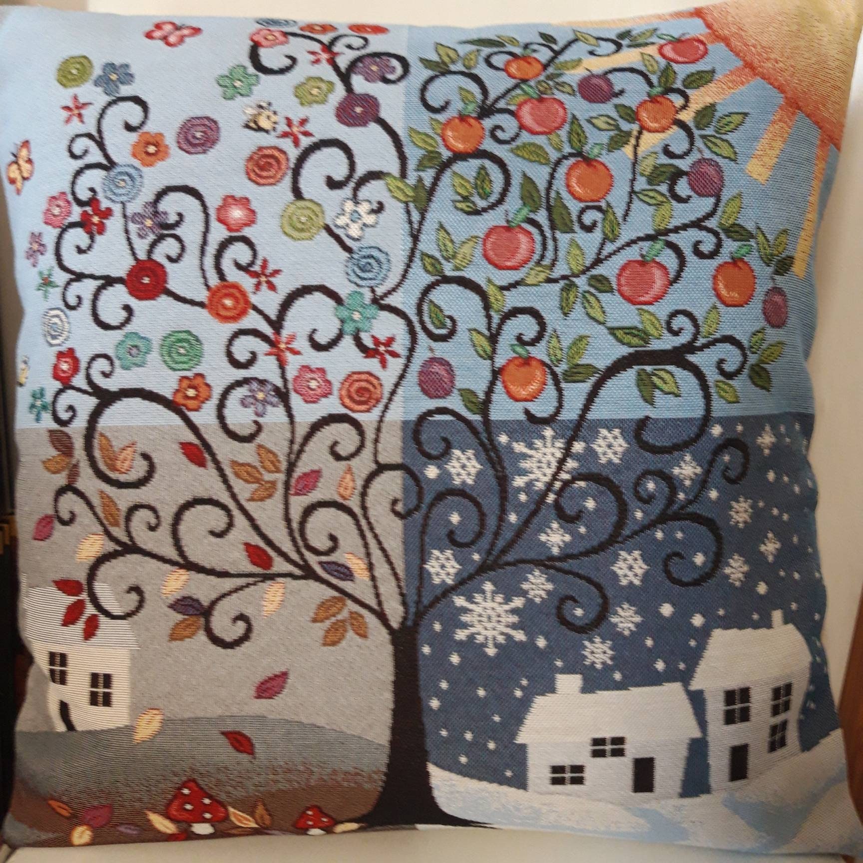 Housse de Coussin Tapisserie Jacquard Les 4 Saisons 45x45 cm. Déco d'intérieur Tendance - Déco Créma