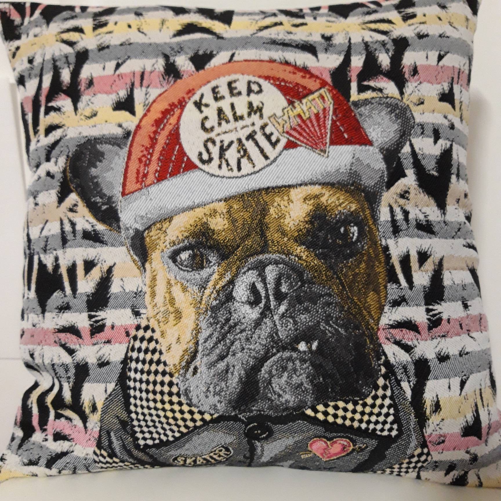 Housse de Coussin Tapisserie Jacquard Chien Boxer Skater 45x45 cm. Déco d'intérieur Tendance - Cadea