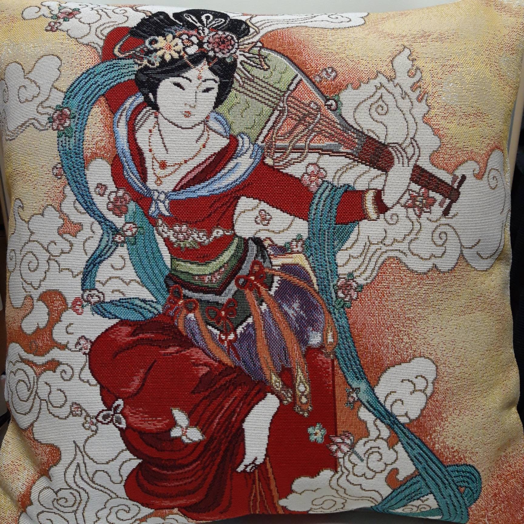 Housse de Coussin Tapisserie Jacquard Geisha Robe Rouge 45x45 cm Déco d'intérieur Tendance - Déco Cr