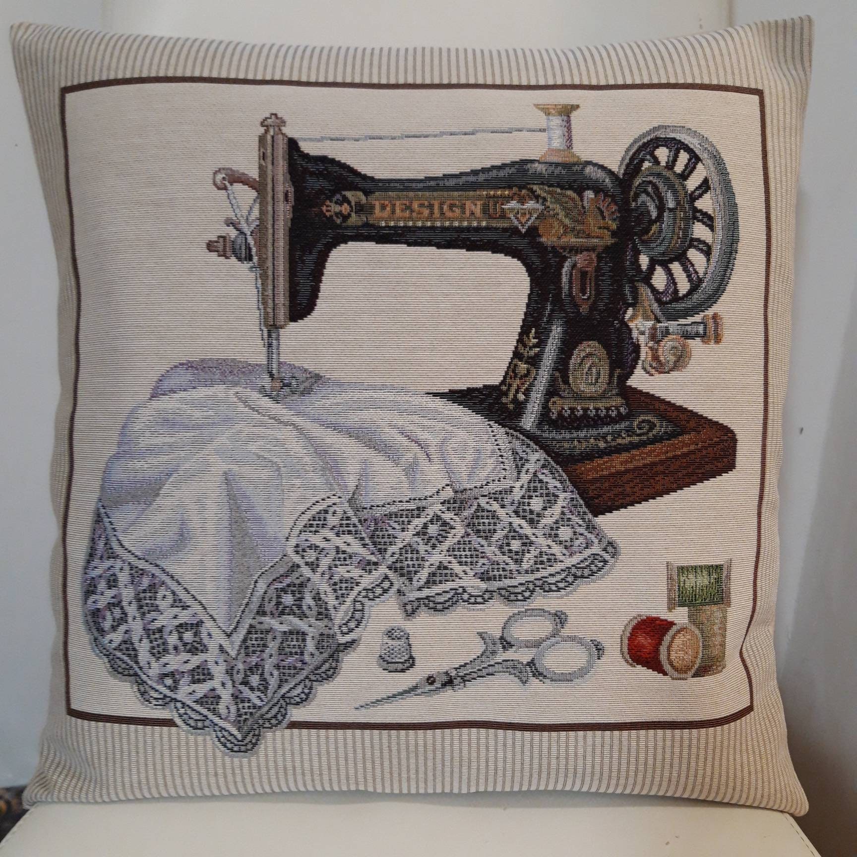 Housse de Coussin Tapisserie Jacquard Decor Rétro 45x45 cm. Déco d'intérieur Tendance - Déco Crémail