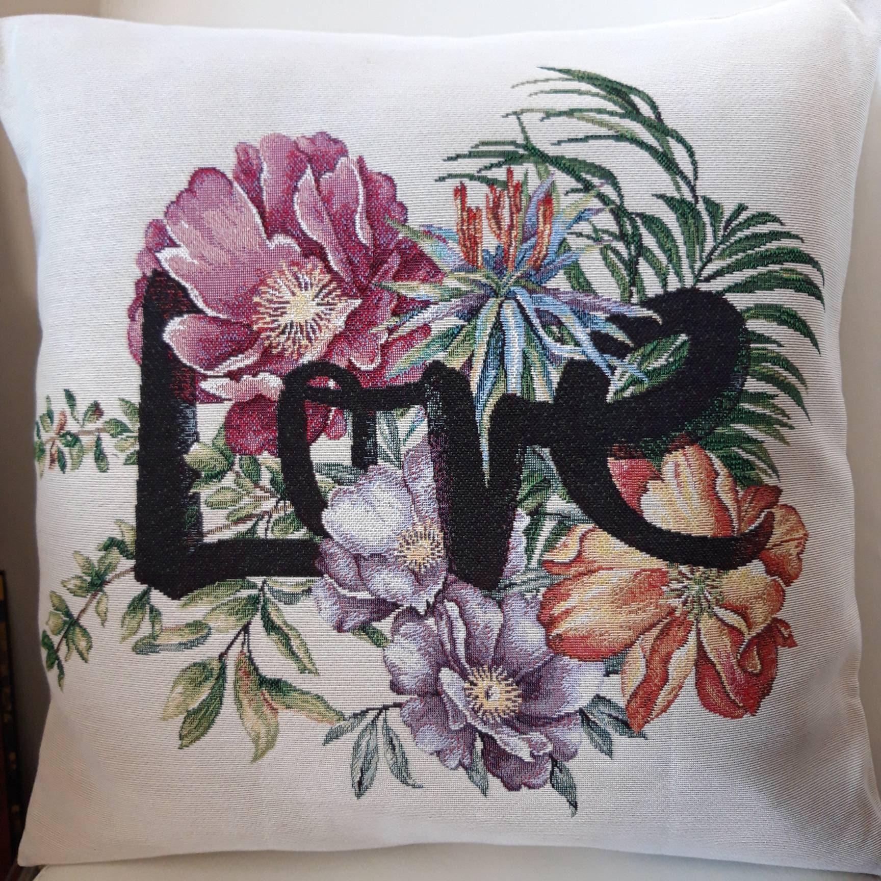 Housse Coussin Tapisserie Jacquard Bouquet Fleuri Love 45x45 cm Déco d'intérieur Tendance Déco - Cré