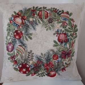 Jacquard tapestry cushion cover with glittering Christmas wreath 2 45 x 45 cm. Trendy interior decoration - decorative cushion - Christmas gift