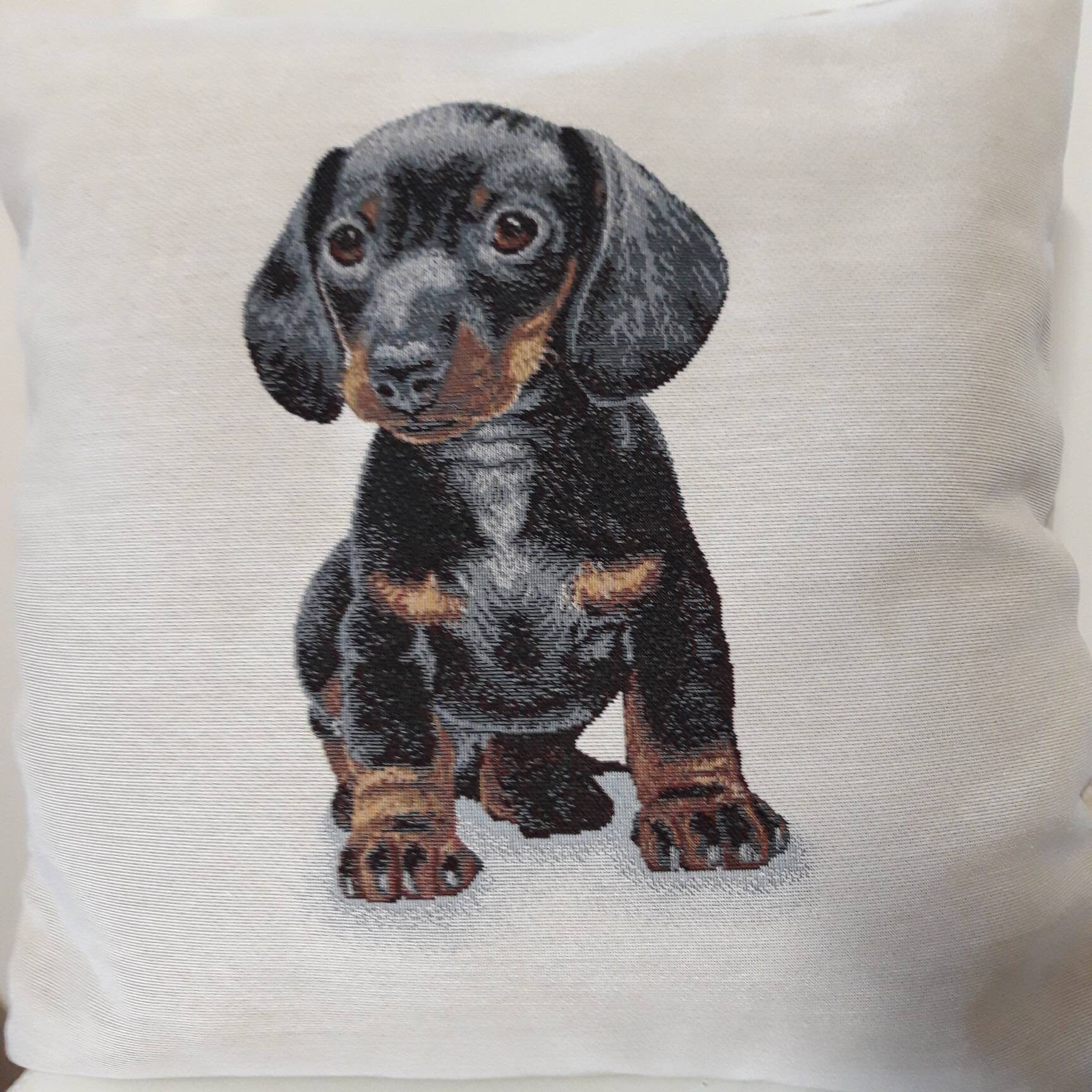 Housse de Coussin Tapisserie Jacquard Crème Chiot Teckel 45x45 cm. Déco d'intérieur Tendance - Déco 