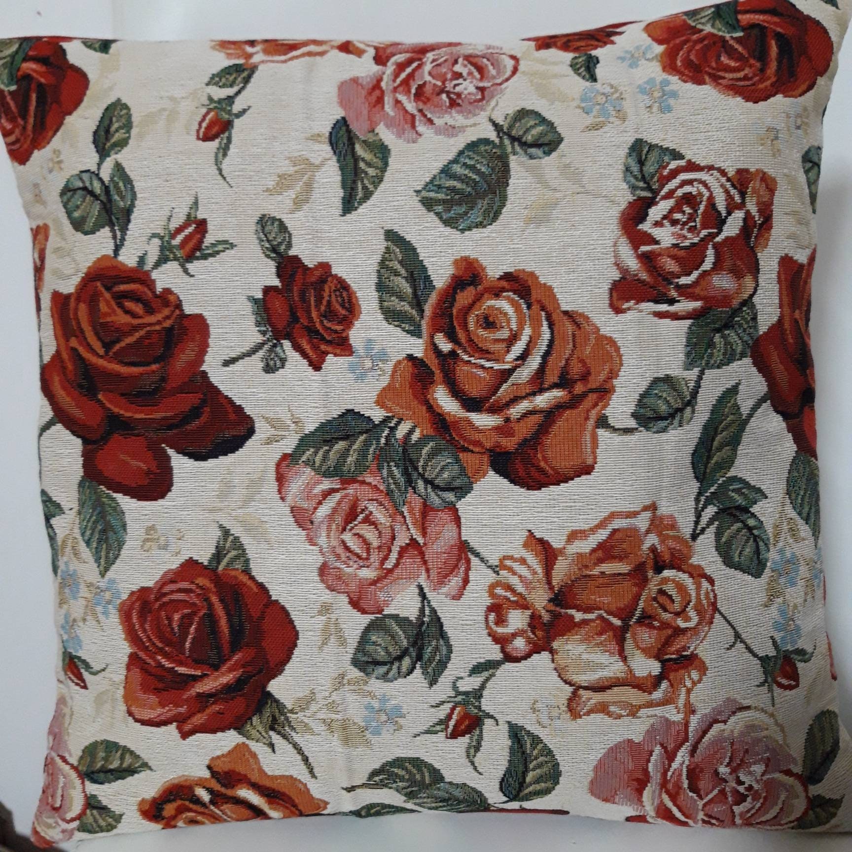 Housse de Coussin Tapisserie Jacquard Crème avec Motif Placé Rosés Éternelles 45x45 cm. Déco d'intér