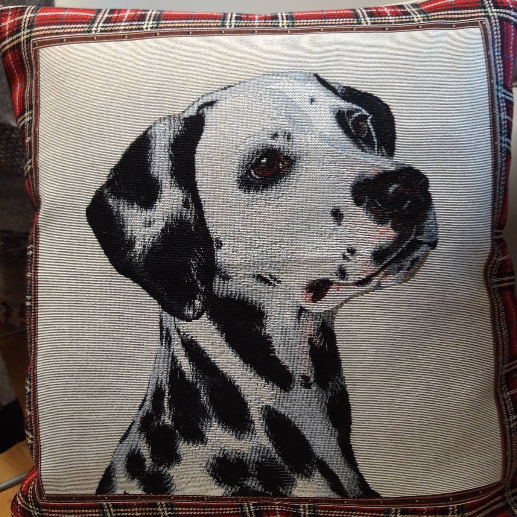 Housse de Coussin Tapisserie Jacquard Crème avec Motif Placé Chien Dalmatien 45x45 cm. Déco d'intéri
