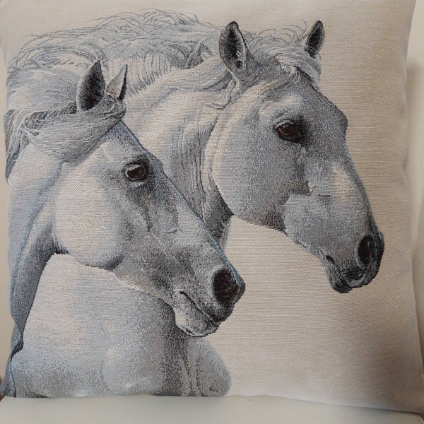 Housse de coussin tapisserie jacquard chevaux camargais 45x45 cm. Déco d'intérieur tendance - coussin déco - crémaillère