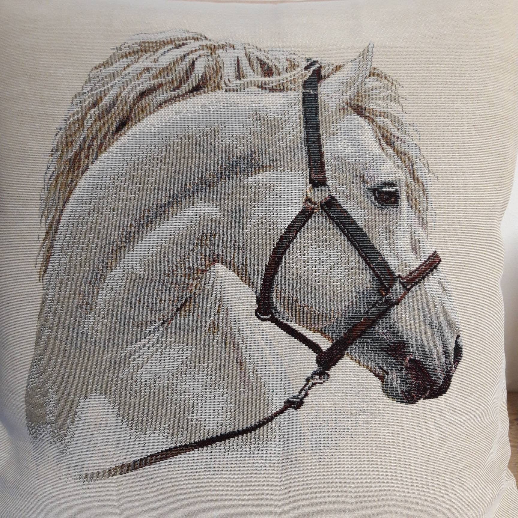 Housse de Coussin Tapisserie Jacquard Motif Placé Cheval Blanc - Deco d'interieur Tendance- Déco Cré