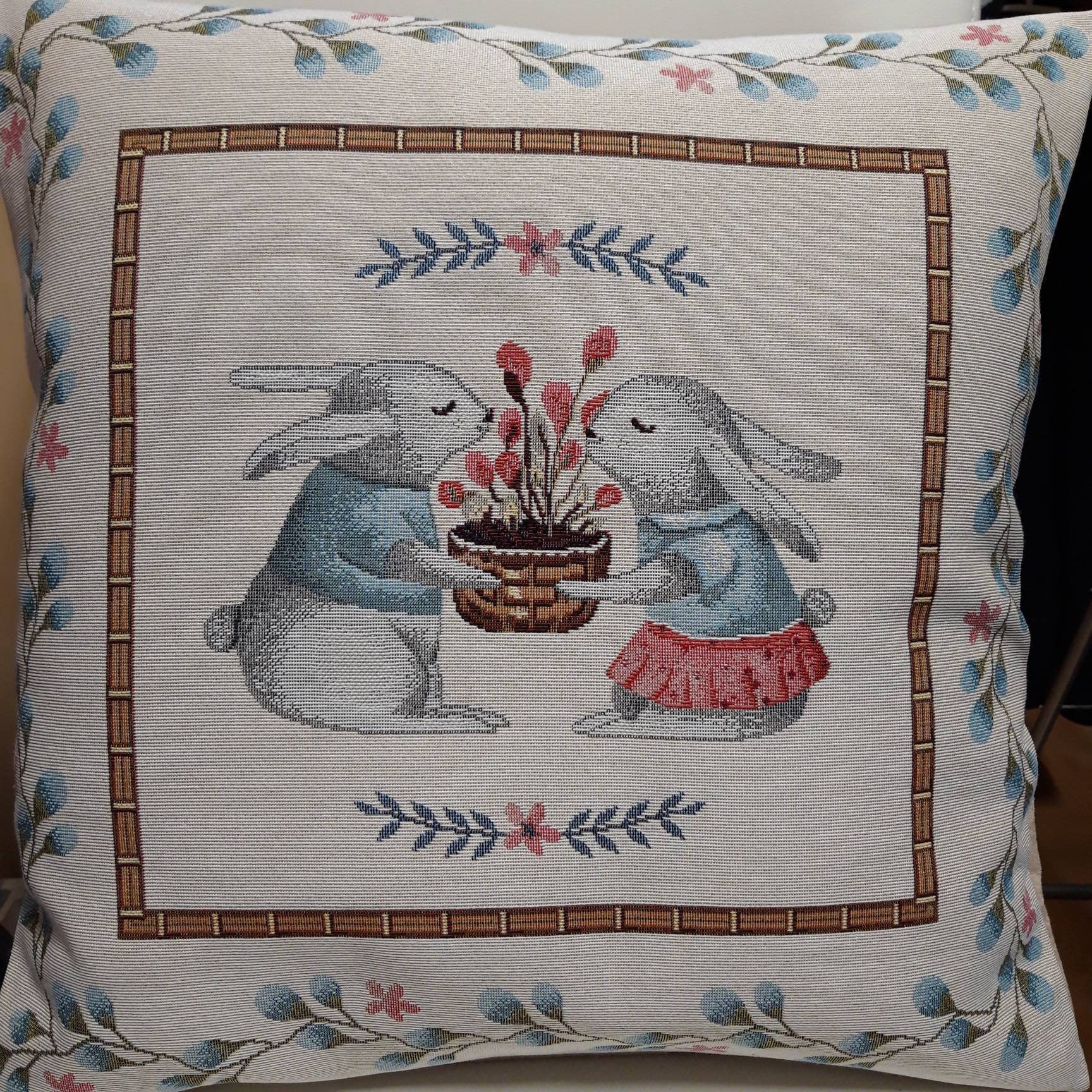 Housse de Coussin Tapisserie Jacquard Crème avec Motif Placé Lapin Pâques 45x45 cm. Déco d'intérieur