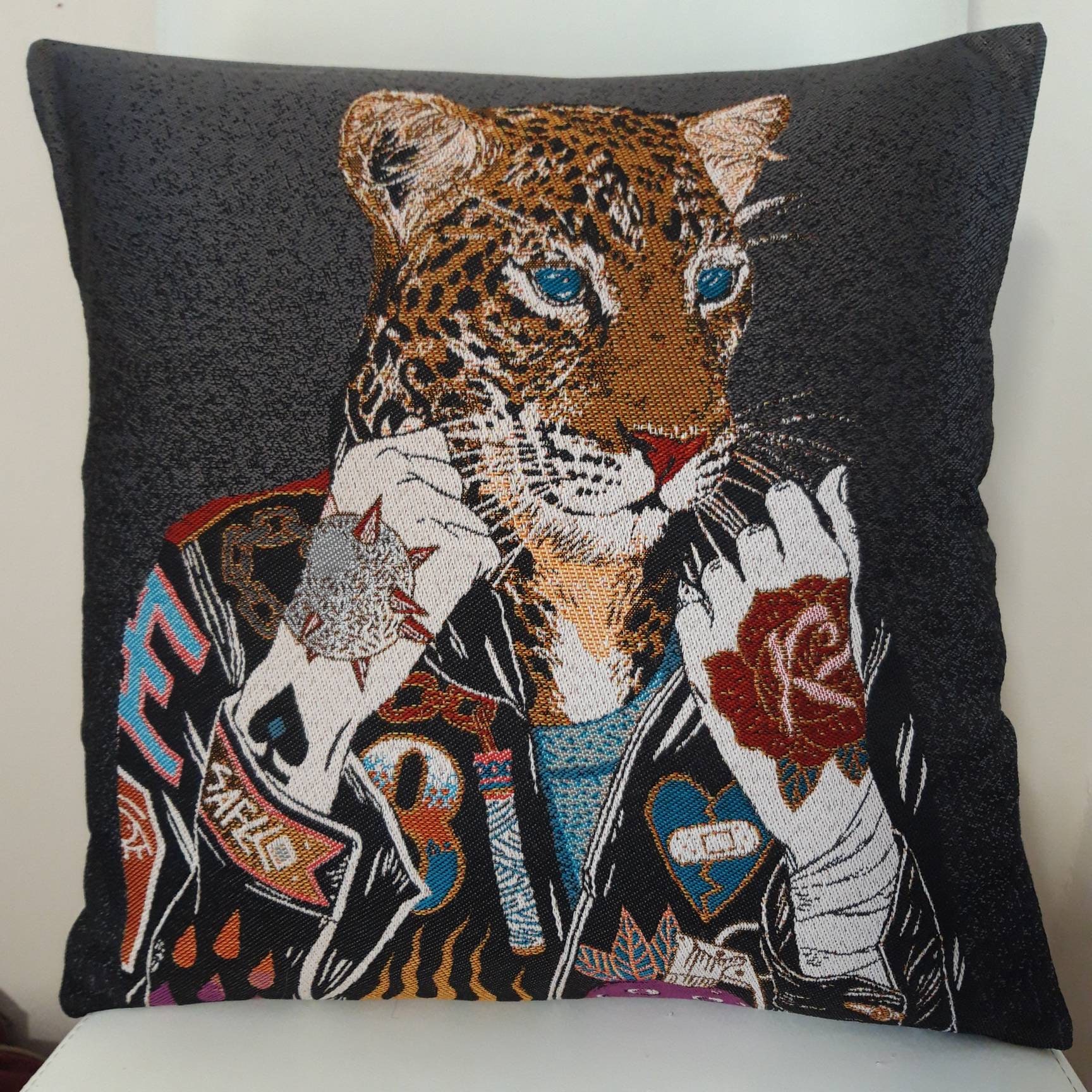 Housse de Coussin Tapisserie Jacquard Fond Gris Panthère 45 X cm. Deco d'intérieur - Déco Crémaillèr