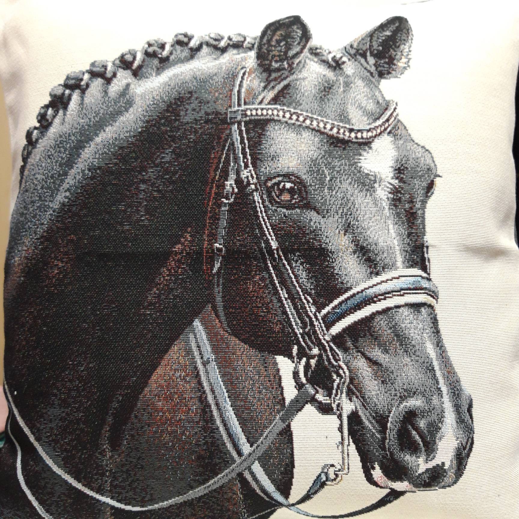 Housse de Coussin Tapisserie Jacquard Motif Placé Cheval 45x45 cm Déco d'interieur Tendance - Déco C