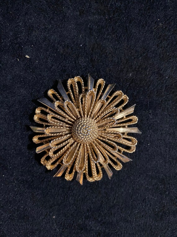 Vintage Lisner Gold Tone Brooch - image 1