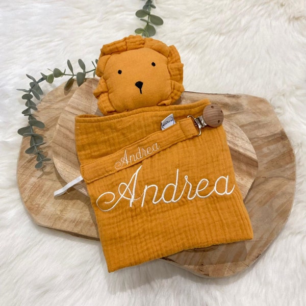 Coffret doudou lion + attache tétine/sucette ochre avec le prénom brodé - gaze de coton biologique - doudou lange - coffret cadeau naissance