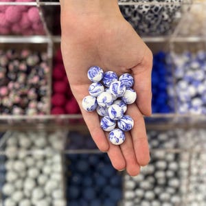 Lab-tested silicone patterned beads / Complies with toy standard EN71-3 / baby pacifier clip