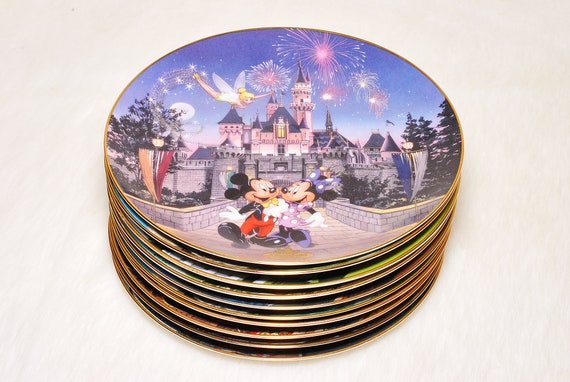 Disney Christmas 2023 Souvenir Plate Disney Christmas