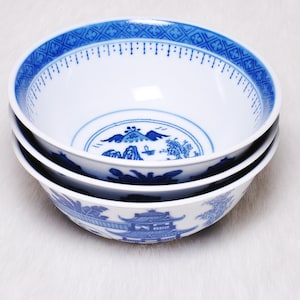 Vintage Collectible 3 Zhongguo China Porcelain Rice Bowls Asian Decor