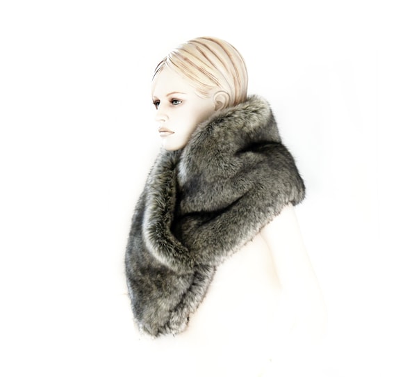 grosser,Kragen,Wickelkragen, in hochwertigem ,Fell-/Pelz-Imitat,Webpelz,Kunstfell,Kunstpelz,big,wrap collar,in ,supreme,art fur,grey melange