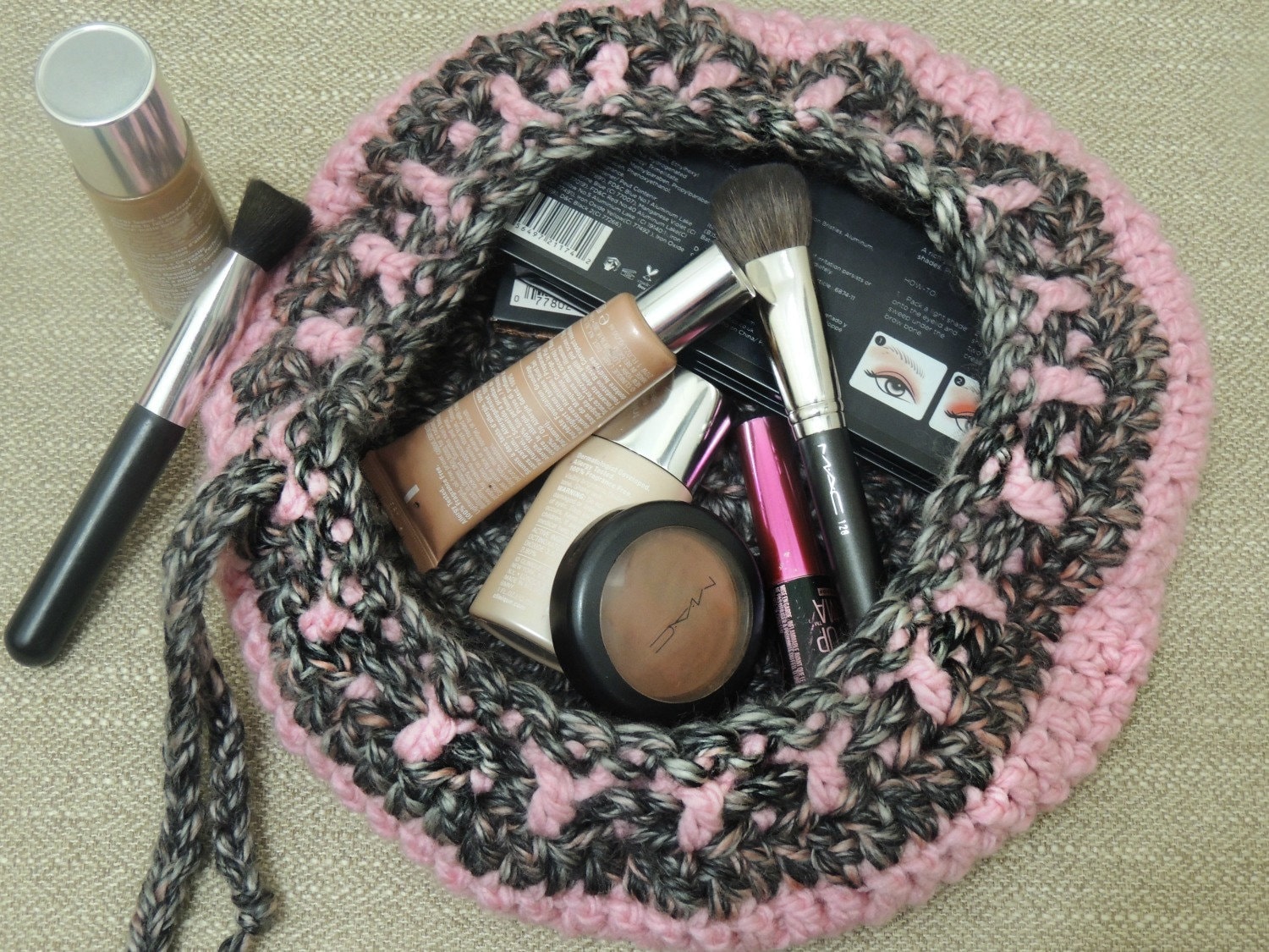 26 Crochet Makeup Bag Patterns with Clutches, Pouches, and Holders 16 Crochet Pattern//Flat Crochet Make-Up// Crochet