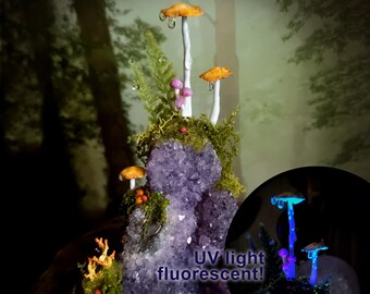 Montaña de Amatista [N.° 1] - Racimo de amatistas con hongos, fluorescencia UV, decoración de minijardín, jardín de hadas, jardín de cristales, decoración de hongos