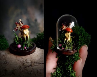 Hada Hongo [Ejemplar n.° 5] - Espíritu del árbol, Hada popular, Espíritu del bosque, Miniatura en cúpula de cristal con base de madera