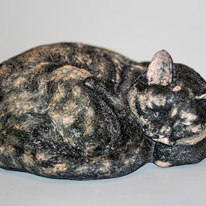 Tortie Cat Urn Custom Paint *Tortoiseshell Sleeping Cat *Keepsake Memorial *Cremation Pet Statue Ashes *Animal Loss Grave Ornament Sculpture